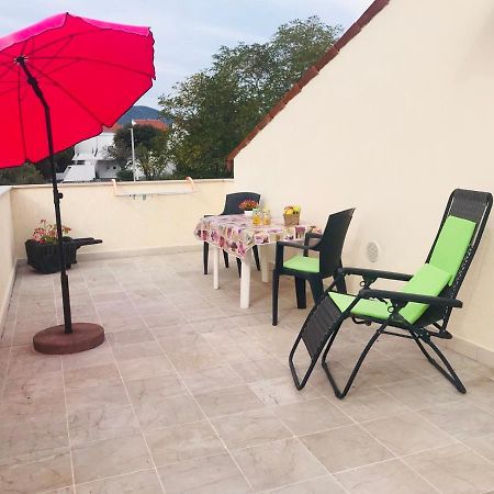 Apartmani Luiza Cres Zewnętrze zdjęcie