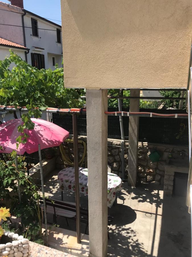 Apartmani Luiza Cres Zewnętrze zdjęcie