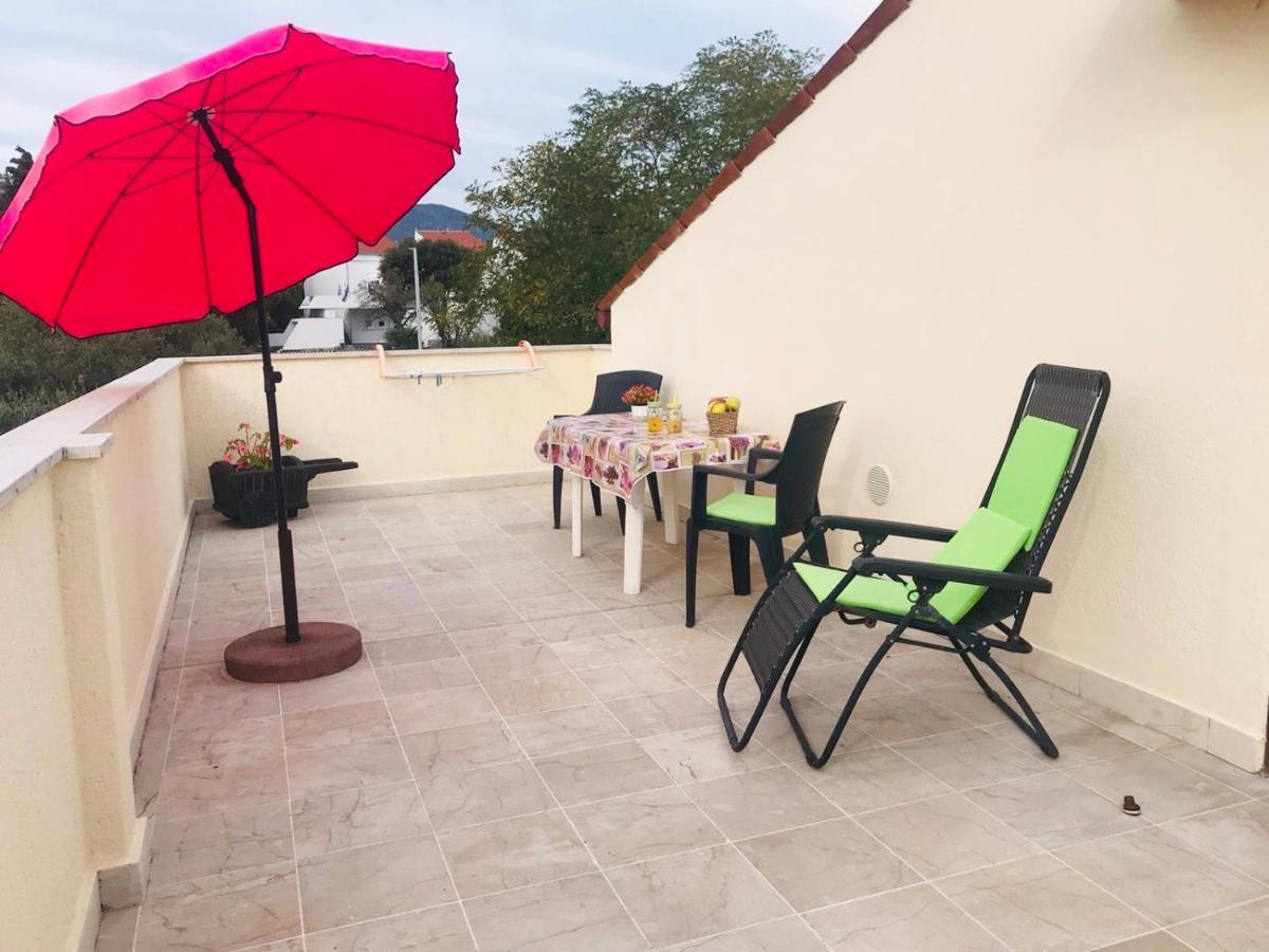 Apartmani Luiza Cres Zewnętrze zdjęcie