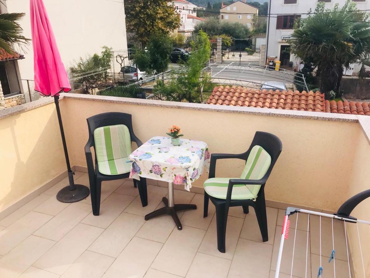 Apartmani Luiza Cres Zewnętrze zdjęcie